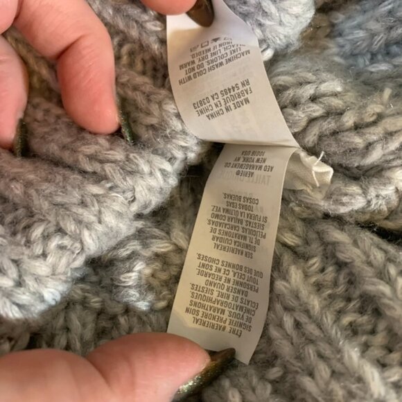 Aerie One Size Winter Hat Gray Beanie Cable Knit Pom Pom Ball - Picture 5 of 5